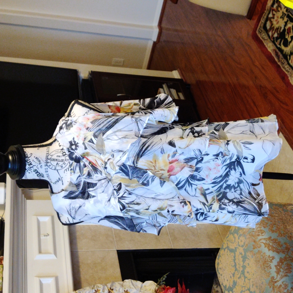 White House Black Market Top Small